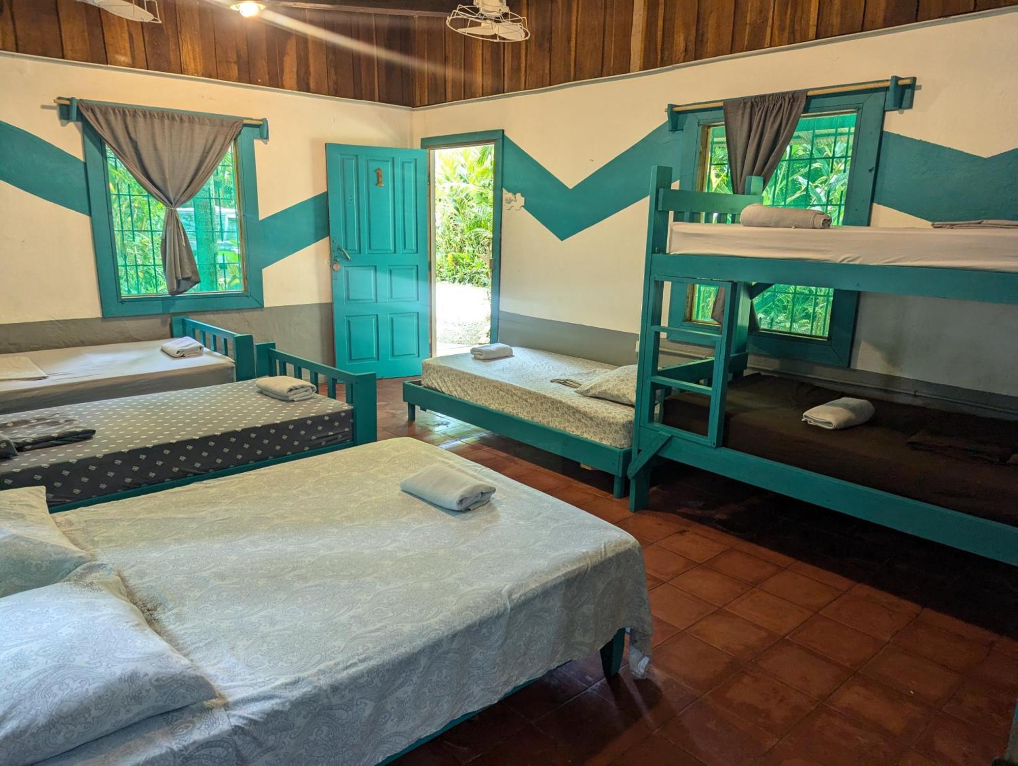Tasty Dayz Hostel Puerto Viejo de Talamanca Ngoại thất bức ảnh