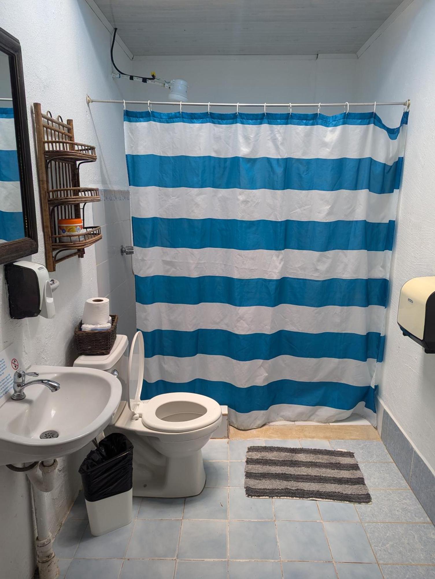 Tasty Dayz Hostel Puerto Viejo de Talamanca Ngoại thất bức ảnh